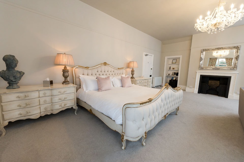 Gainsborough Suite — accommodation at Glewstone Court