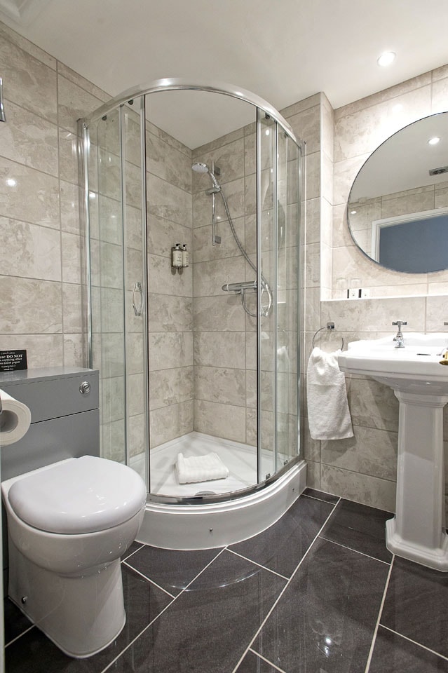 Landon Room ensuite shower room