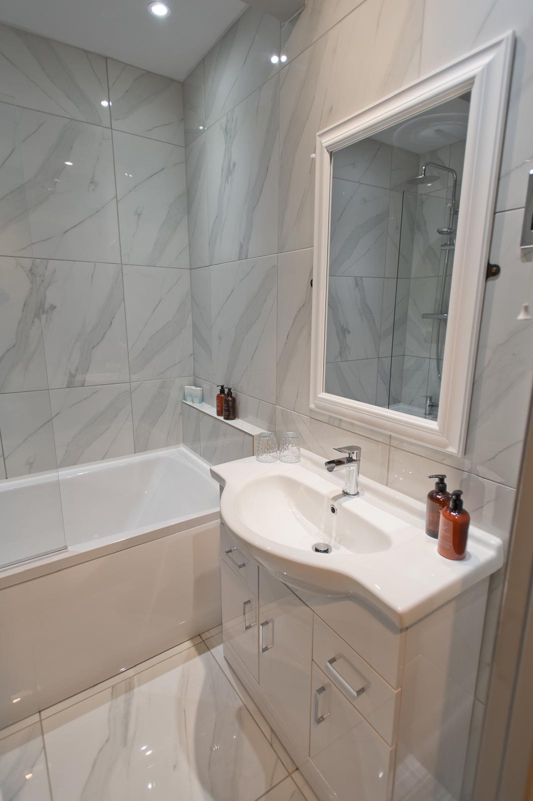 Tennyson Suite marble en-suite bathroom